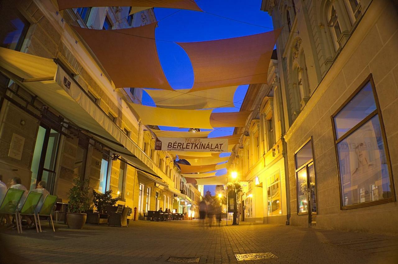 Egyetemváros - A. apartman Pécs Esterno foto
